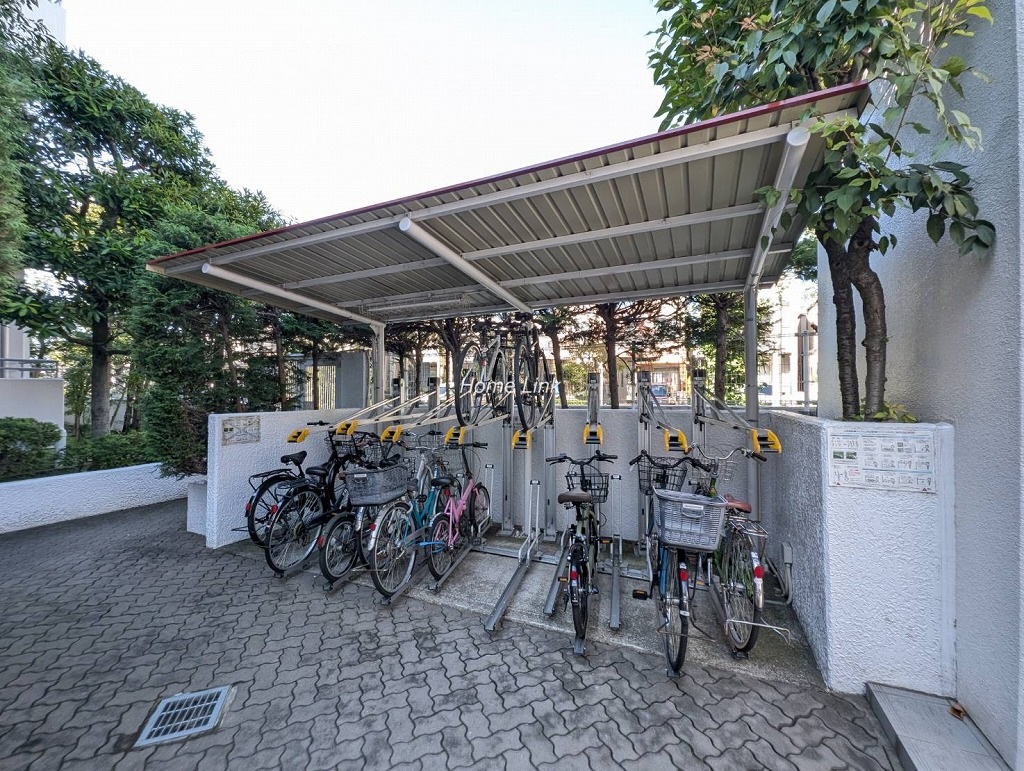 コートハウス城北中央公園　駐輪場